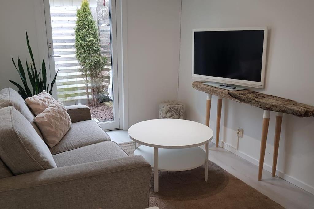 Lgh Lillemor, Naera Havet, Staden Och Naturen Strömstad エクステリア 写真